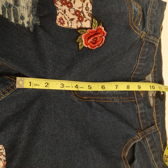 Mark. Haven Distressed Floral Embroidered Patch Dark Wash Denim Flare Jeans Sz 6 - Picture 10 of 14